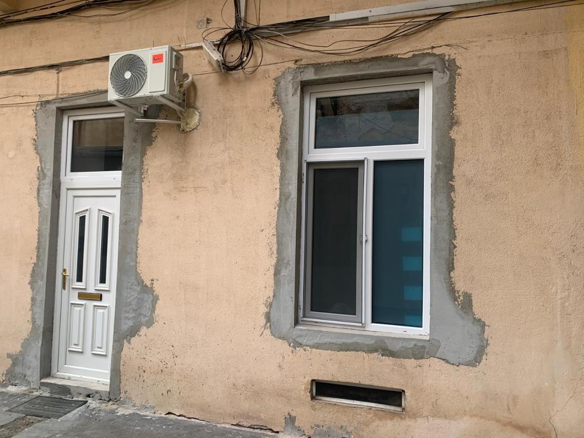 Young Downtown Apartment Arad Exterior foto